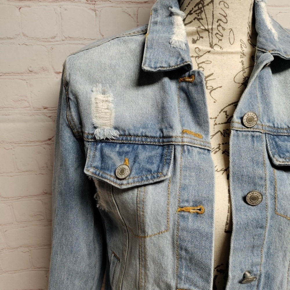 NWOT Love Tree Denim distressed jean jacket. Small. 727 - Picture 4 of 9